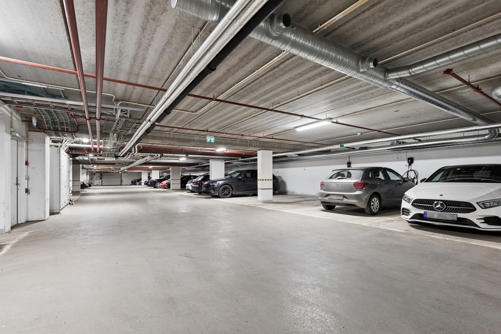 Leiligheten disponerer en biloppstillingsplass i felles parkeringskjeller. Galleribilde