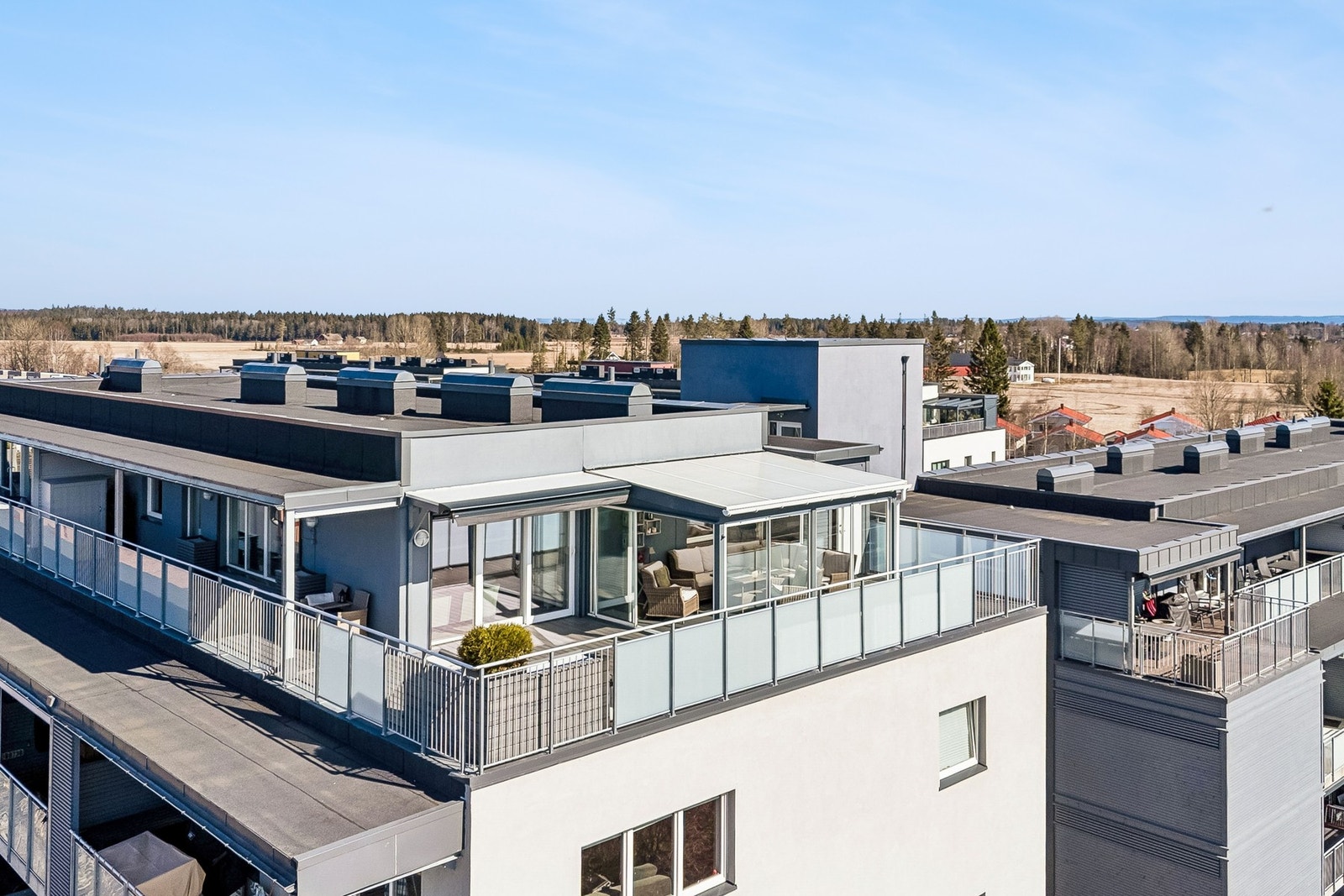 Dette er din mulighet til å skaffe deg en lekker toppleilighet med takterrasse. Galleribilde