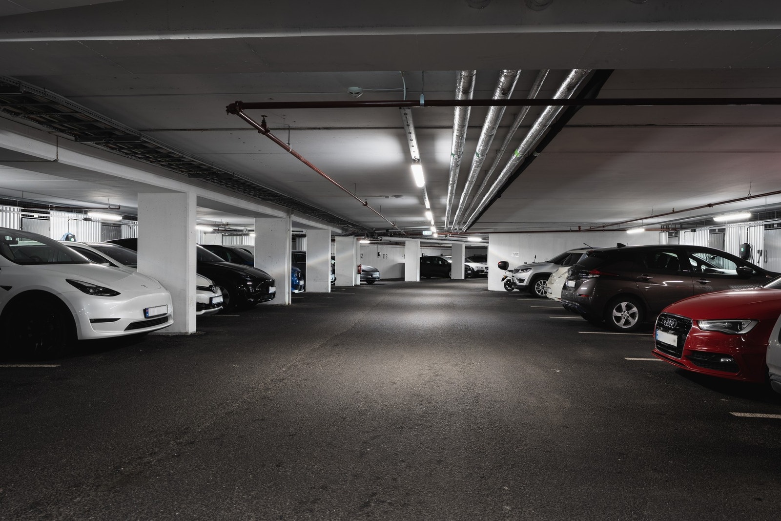 Det medfølger én parkeringsplass i felles lukket garasjeanlegg. Galleribilde