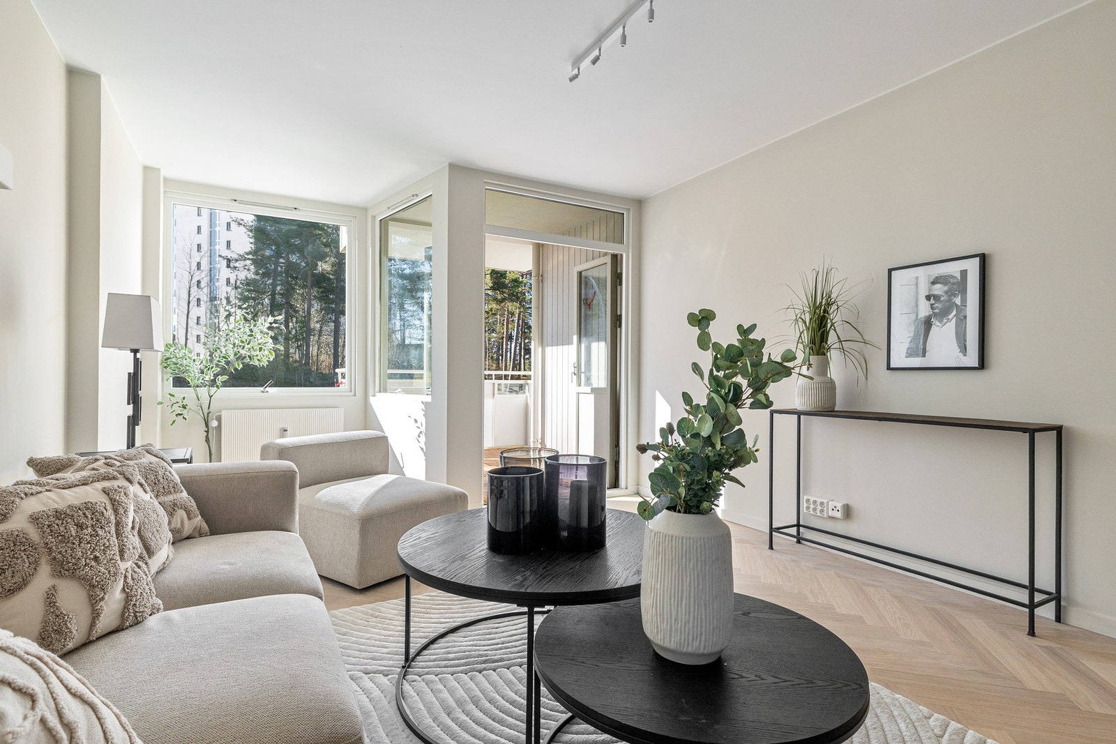 En gjennomført, omfattende renovert 4-roms leilighet med moderne løsninger. Foto: Aakermann Photography (André Aakermann) Galleribilde