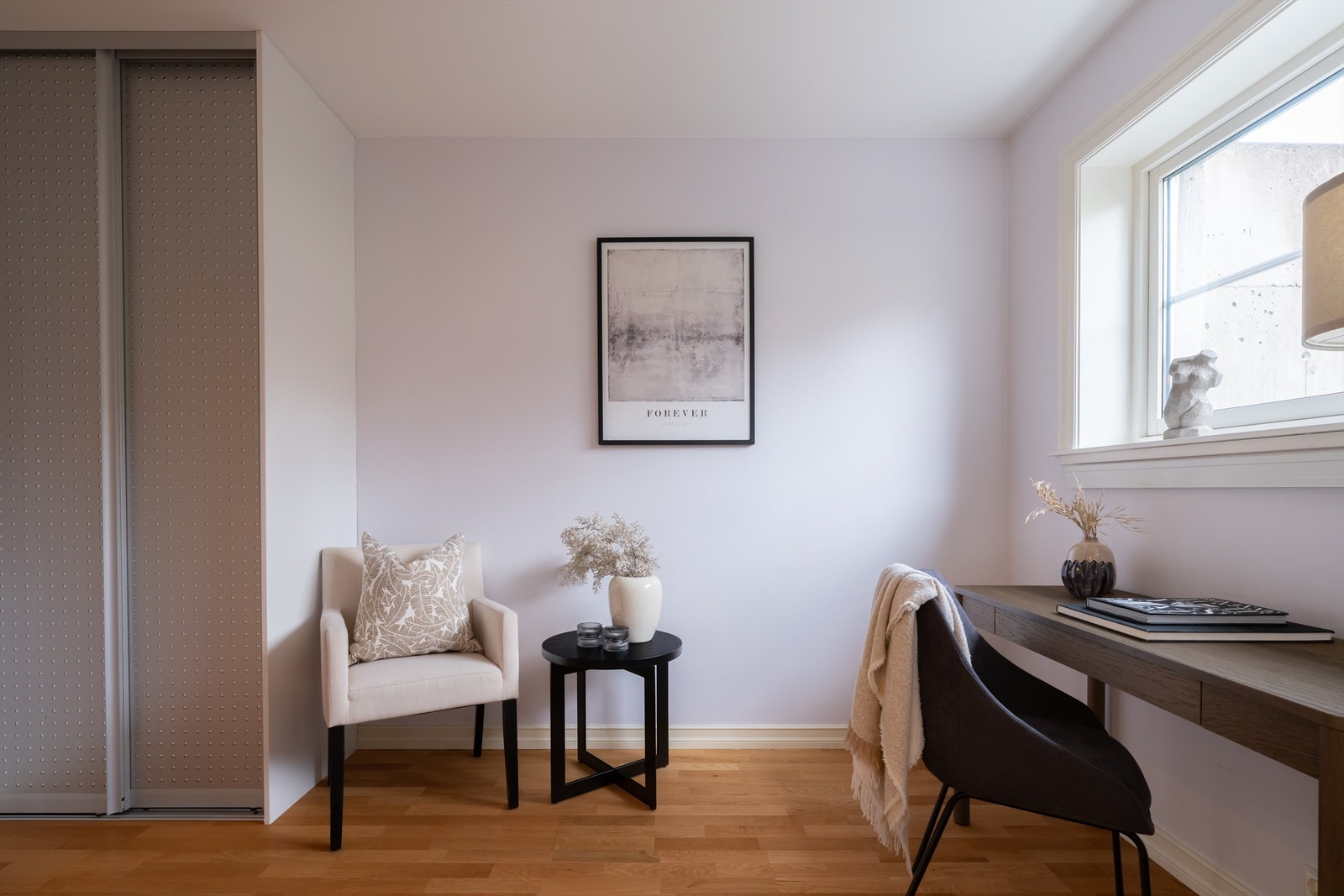 Rommene egner seg også godt som barnerom, kontor eller gjesterom. Det er direkte adkomst til det andre badet fra soverom 2 og 3. Galleribilde