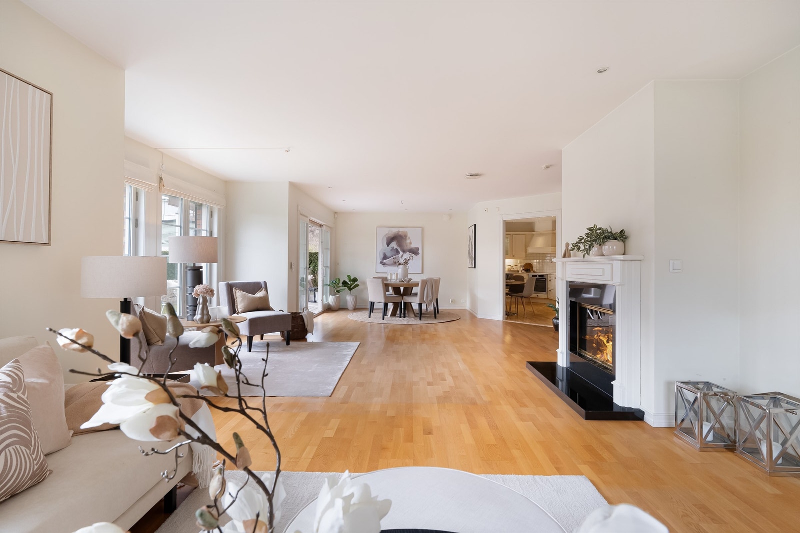 I stuen er det også en herlig peisovn - perfekt for kalde vinterkvelder. Galleribilde