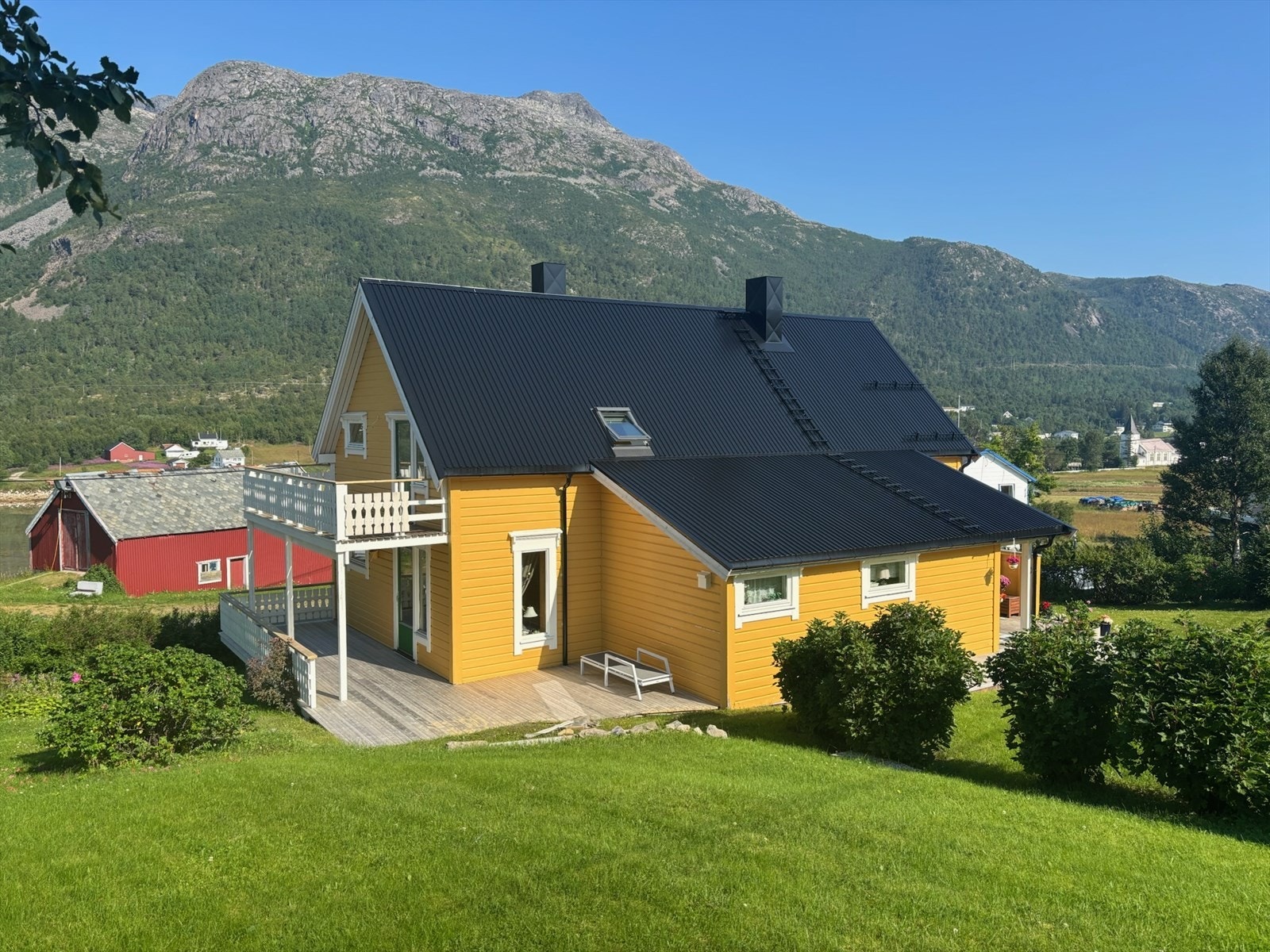 Aktiv Finnsnes presenterer Tømmerveien 16! Landbrukseiendom på Sør-Senja med nydelig beliggenhet! Selgers eget bilde. Galleribilde