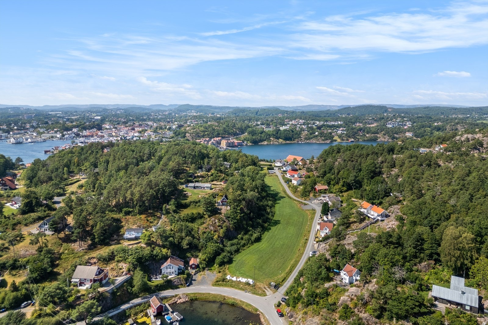 Grimstad sentrum og en av Sørlandets flotteste skjærgårder er noen få minutters båttur unna. Galleribilde