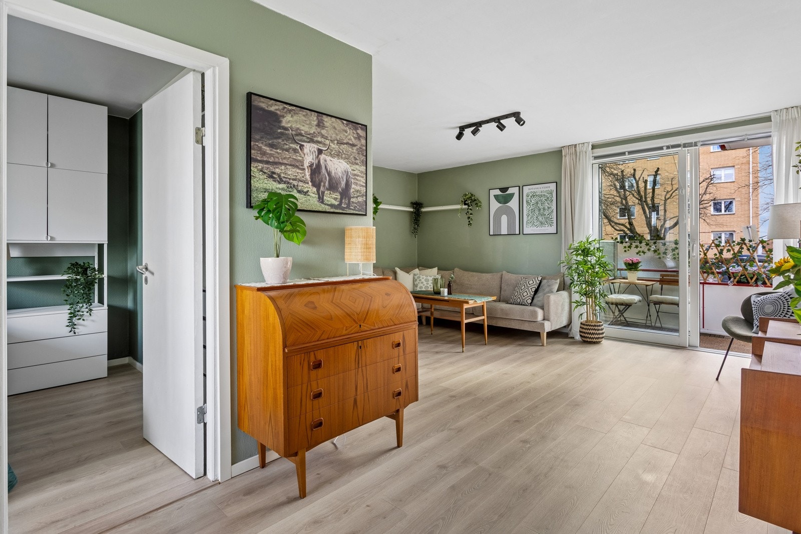 Leiligheten har gjennomgående gode lysforhold. Galleribilde