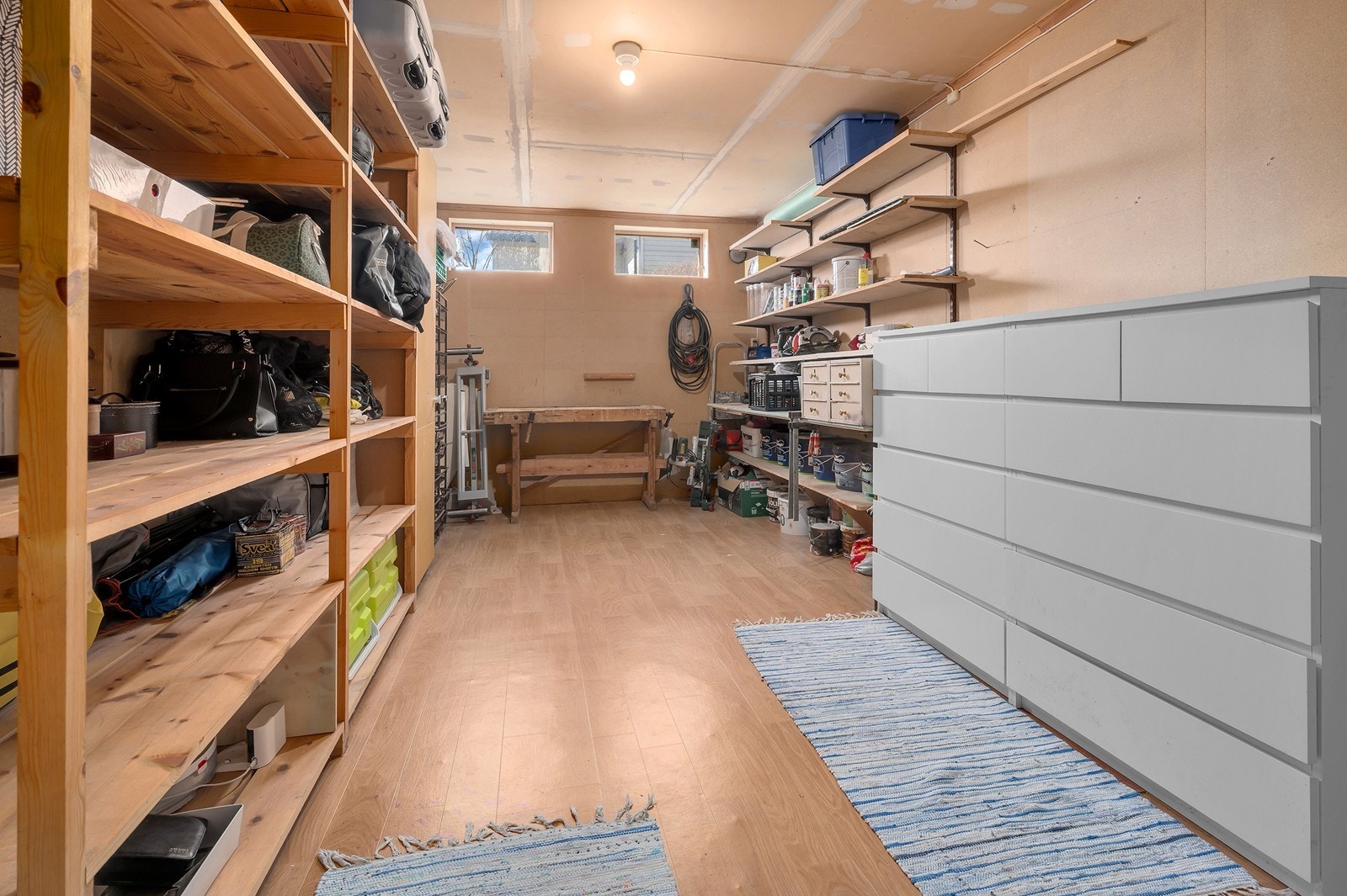 Romslig bod i underetasjen Galleribilde