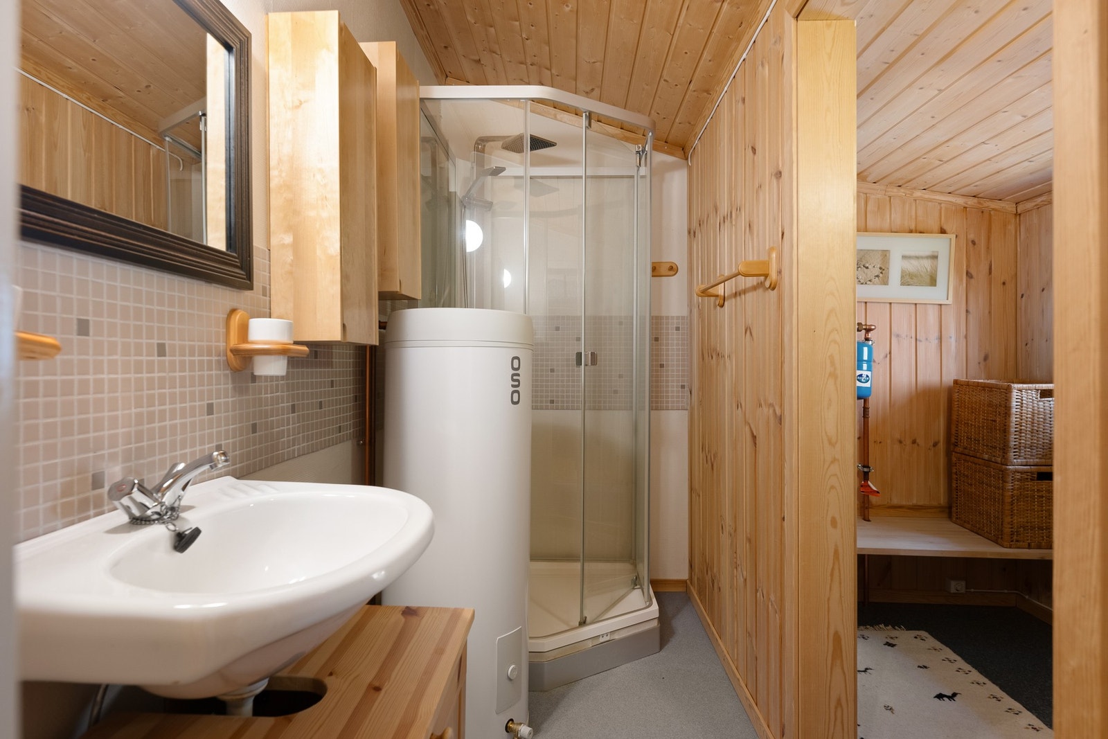 Badet er av eldre standard og oppgradering må påregnes for å tilfredsstille dagens krav Galleribilde