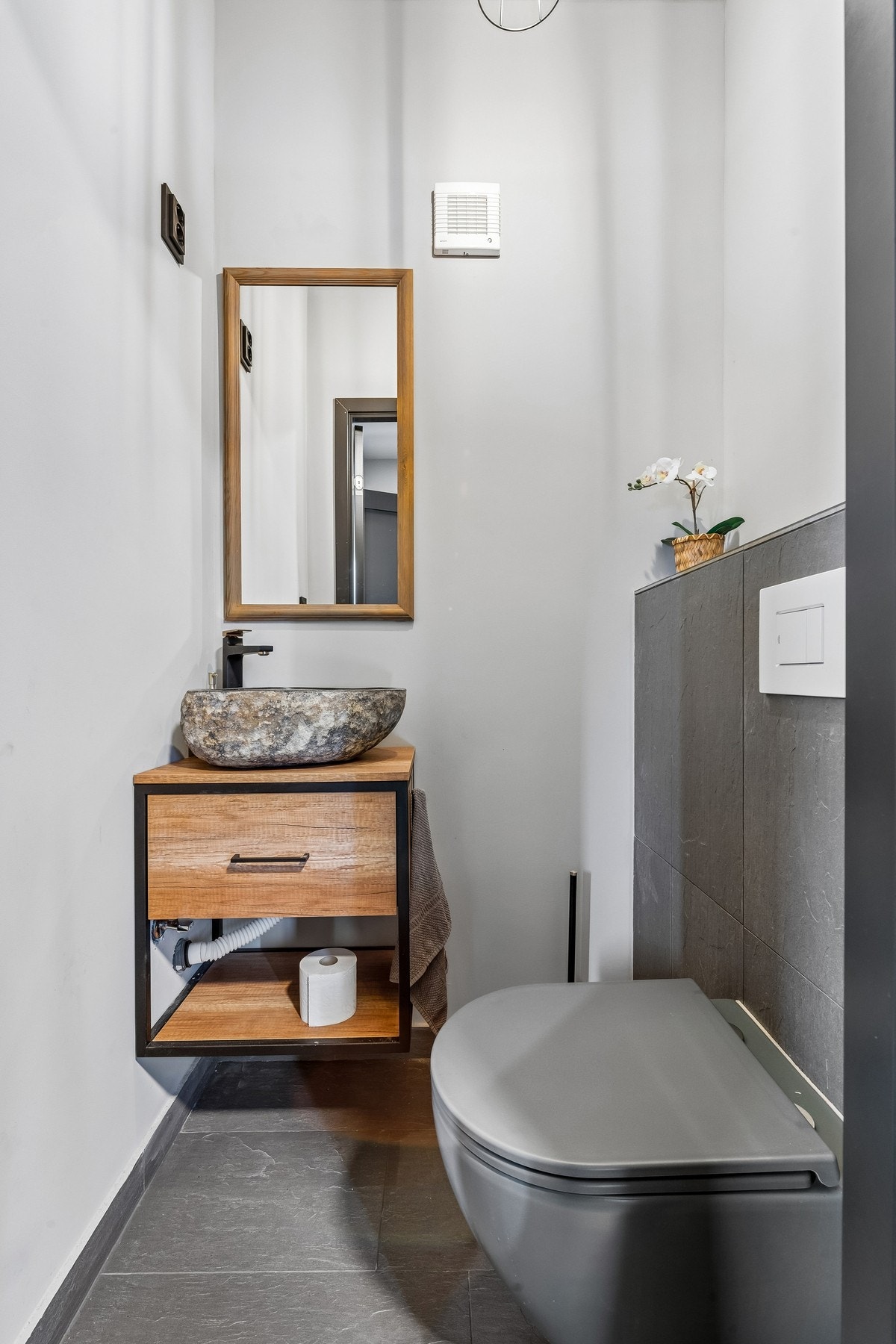 Flislagt wc i første etasje. Galleribilde