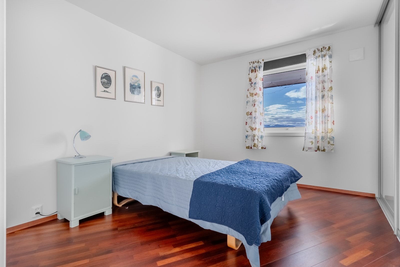 Soverom med innebygd garderobe Galleribilde