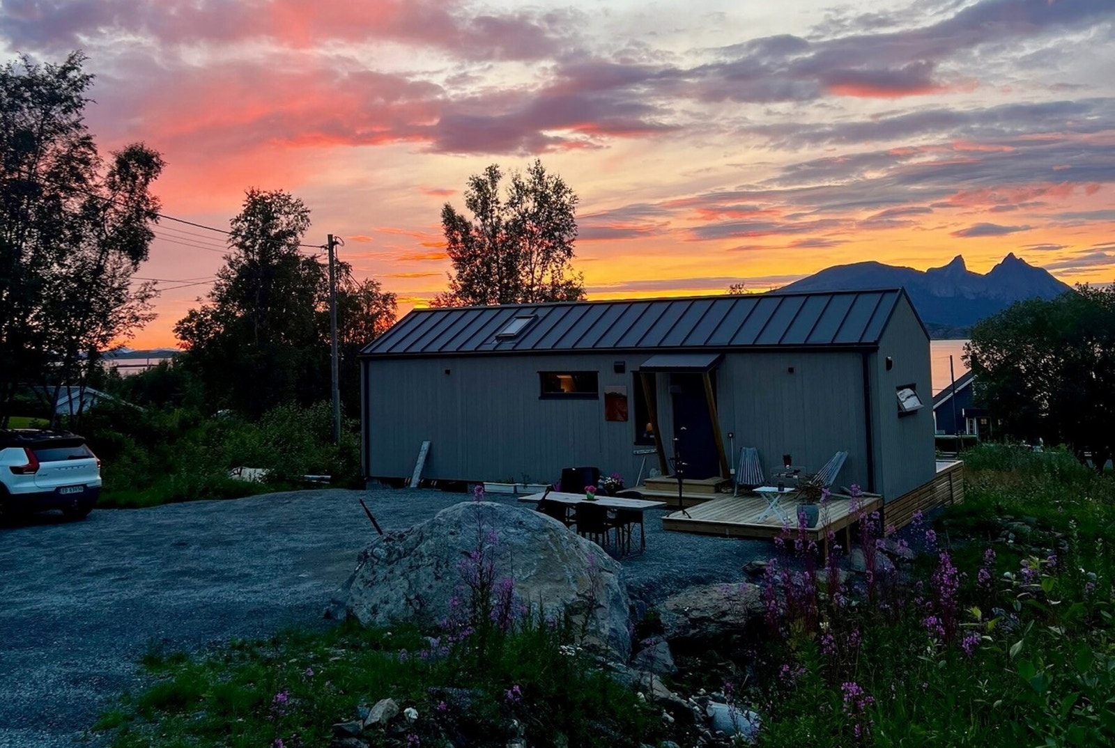 Velkommen til Steinsvika 7 - moderne og effektiv enebolig med svært fin beliggenhet! Foto: EFKT og eier Galleribilde