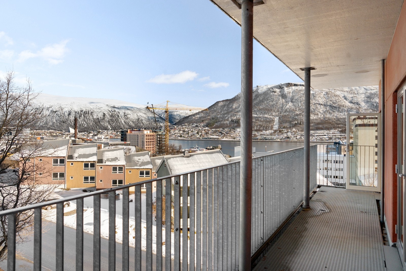 Med 2 balkonger kan du nyte solforhold store deler av dagen.