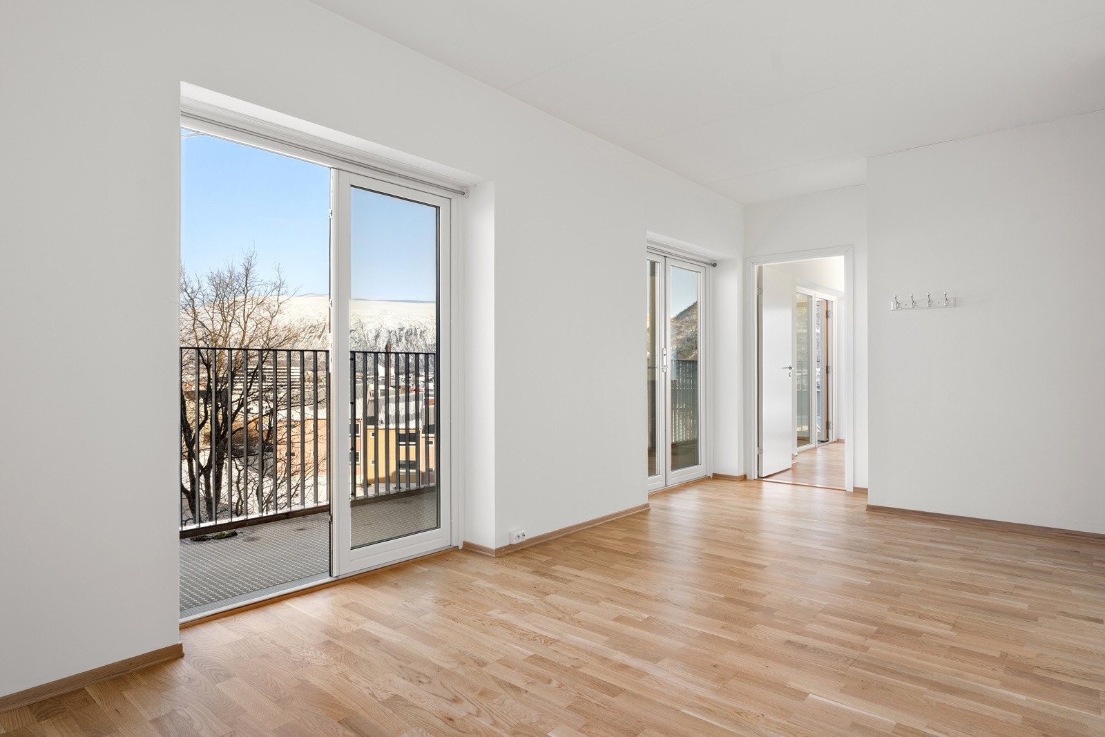 Boligen har totalt 3 soverom hvor alle har utgang til balkong.