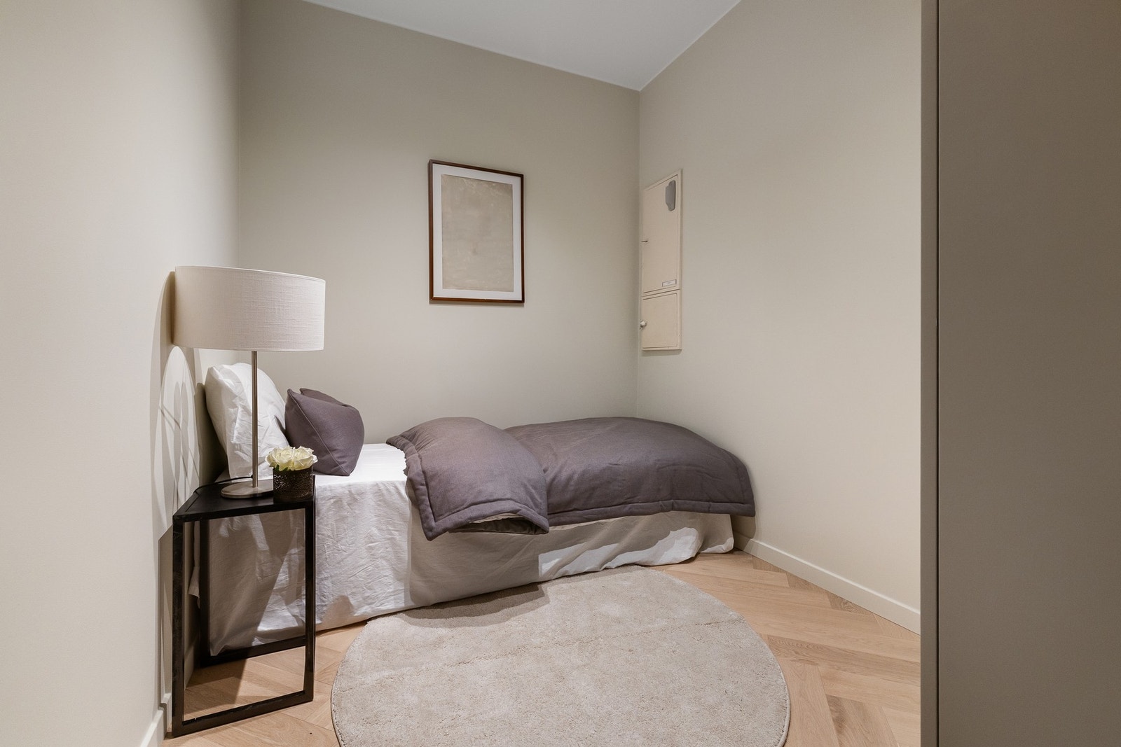 Innvendig bod, i dag innredet som sovealkove. Rommet er også velegnet som kontor, walk-in closet mv. Galleribilde