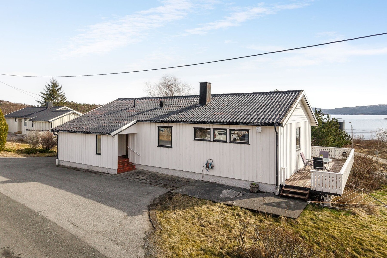 Eiendommen ligger fint til i et boligområde med folk i alle aldre Galleribilde