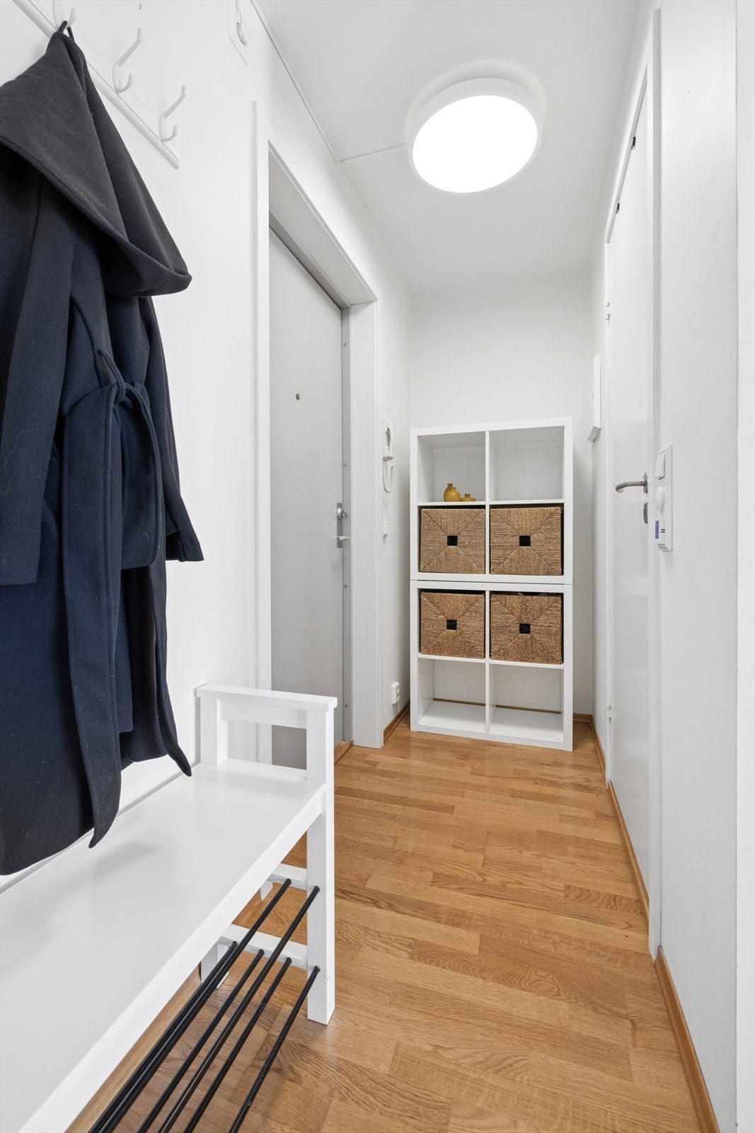 Entréen har god plass for avheng av yttertøy og sko. Galleribilde