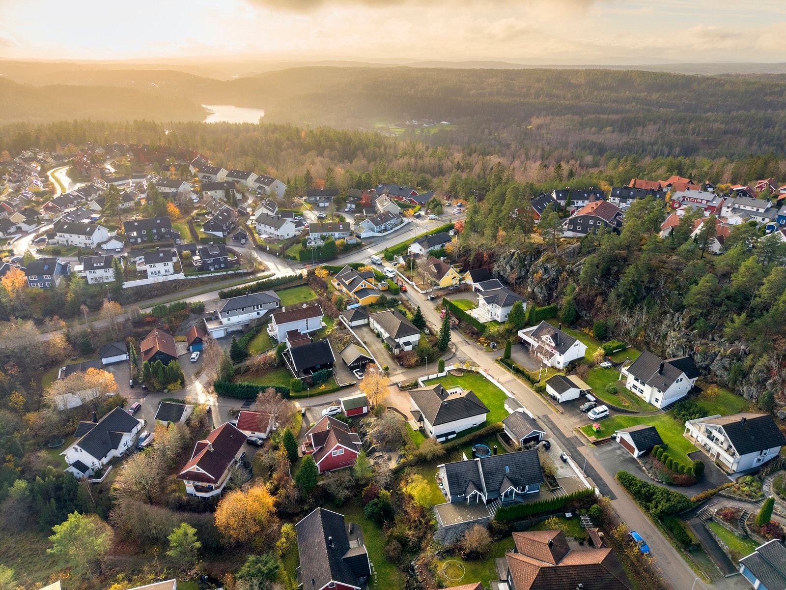 Eiendommen ligger i et rolig, attraktivt og barnevennlig boligområde på Greverud. Galleribilde