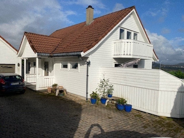 romslig gårdsplass Galleribilde
