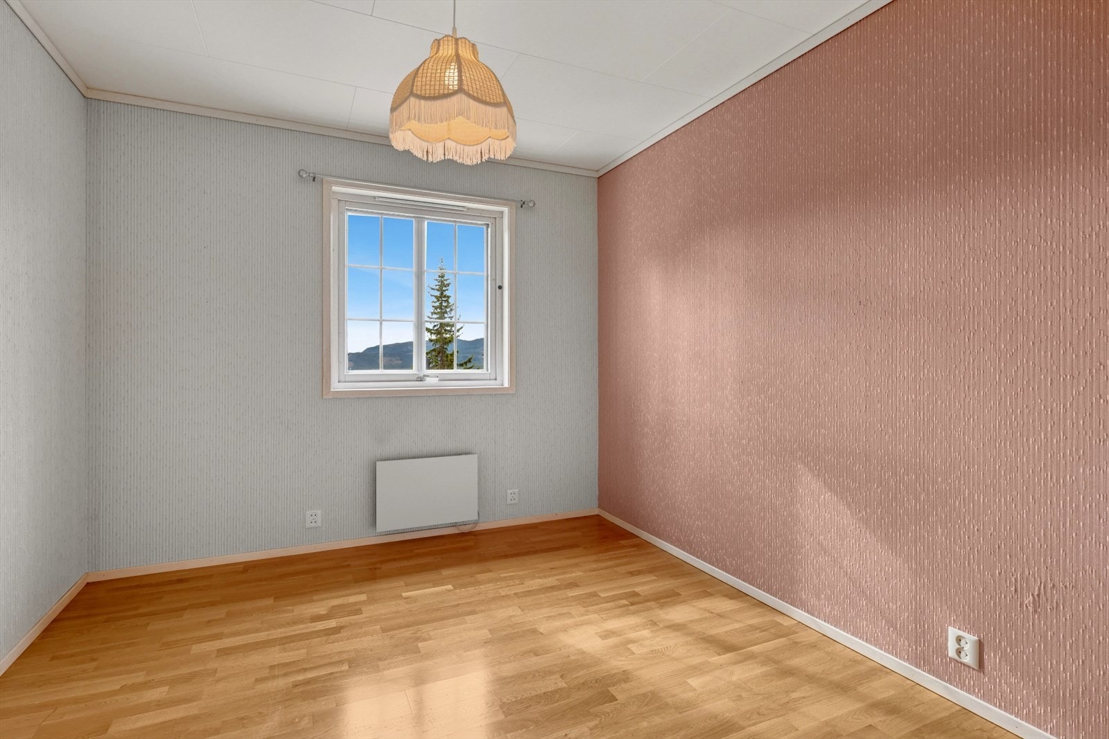 Soverom - Med god plass til dobbeltseng og garderobe. Galleribilde
