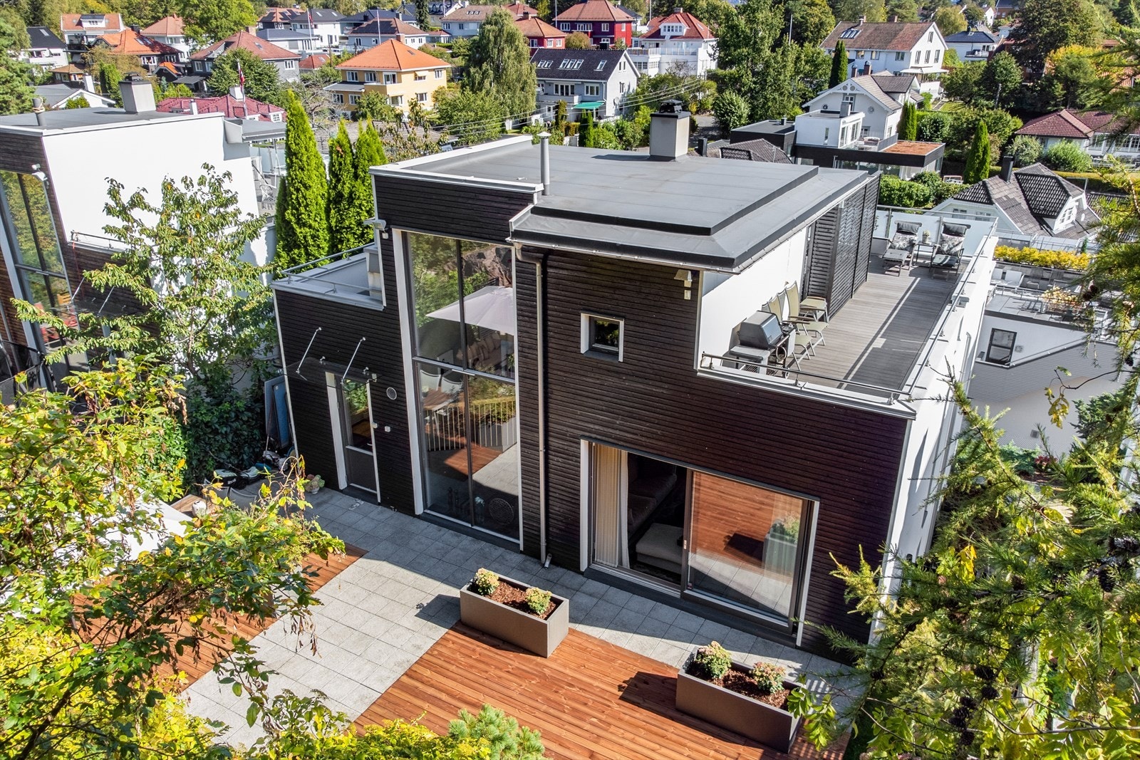 Fasade sett fra Kongeskogen Galleribilde