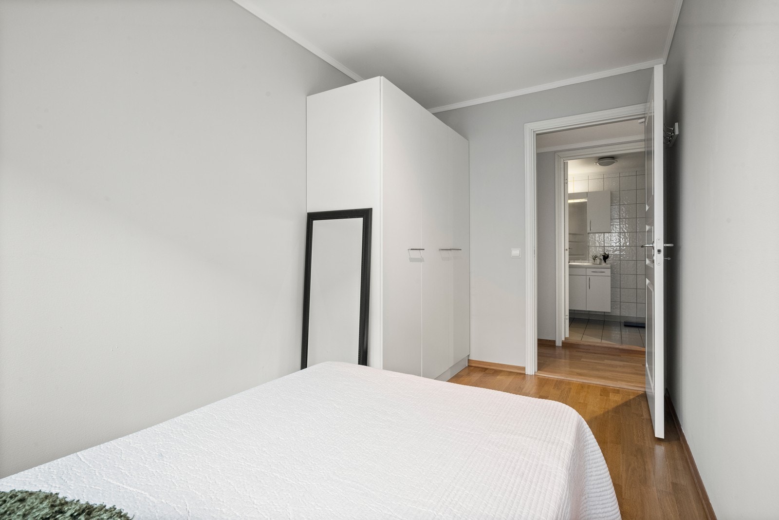 Begge soverom har garderobeskap Galleribilde