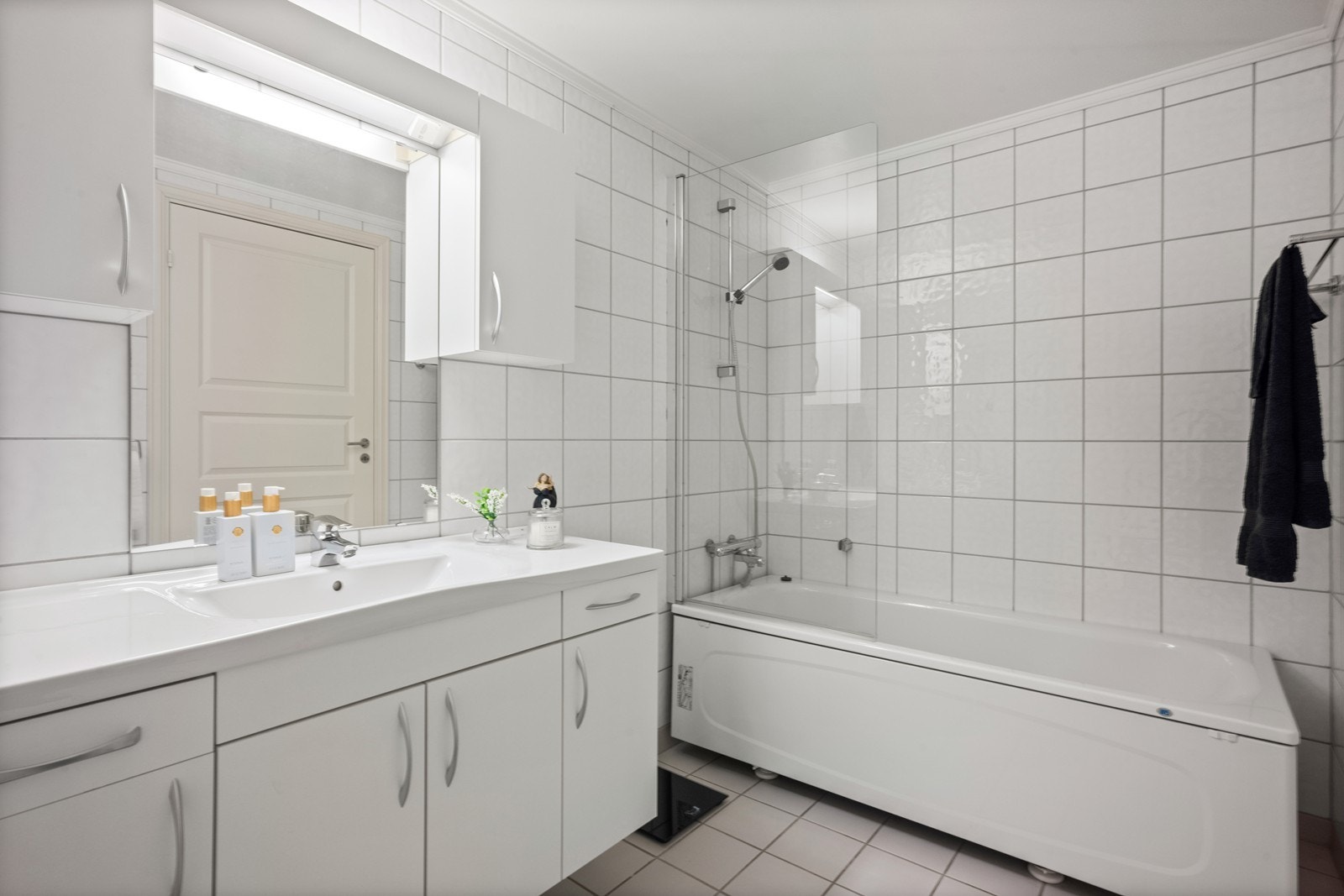 Bad med badekar for avslapning Galleribilde