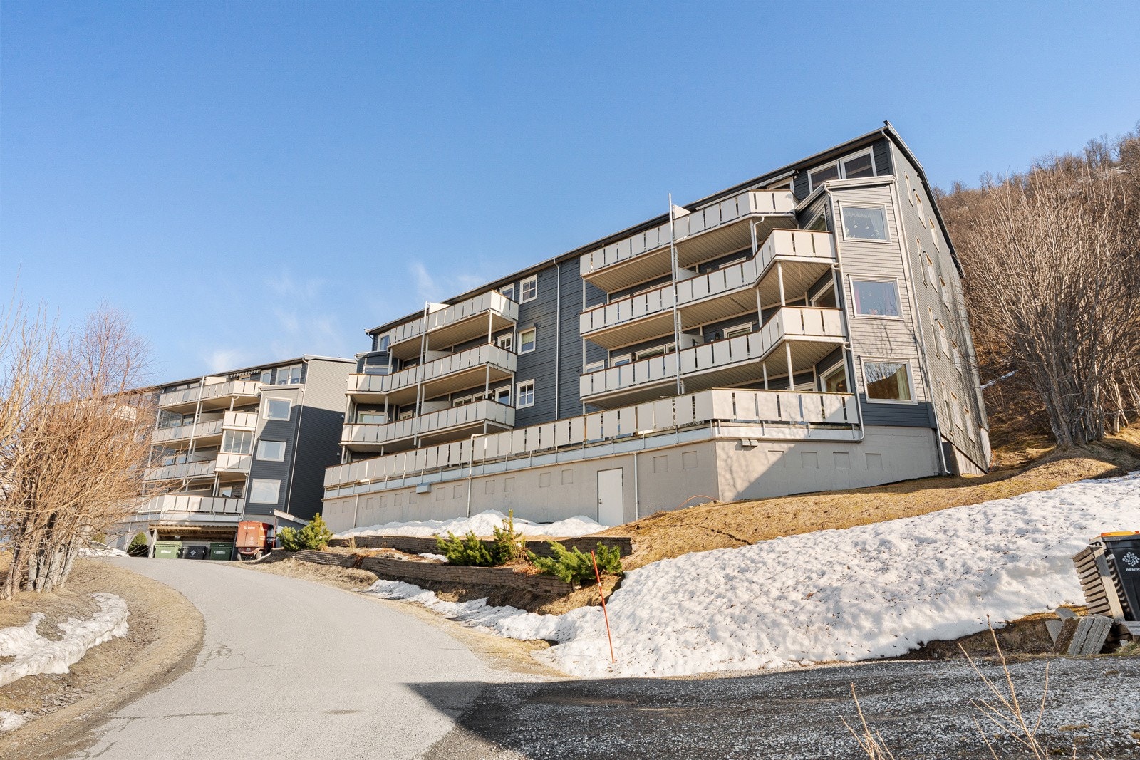 Meget fin intern beliggenhet i enden av rekken! Velkommen til visning!