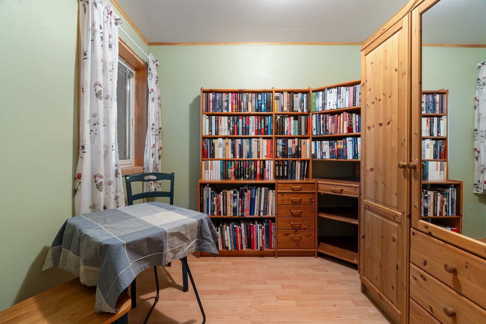 Soverom 3 med garderobskap