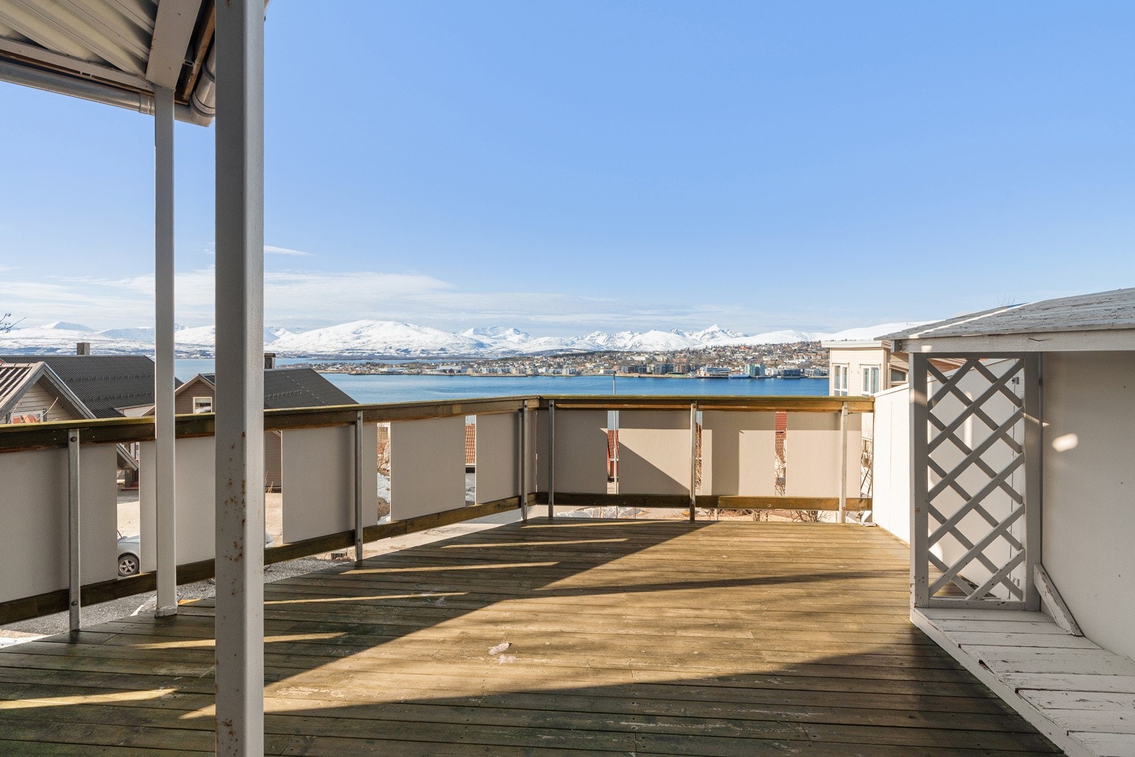 Velkommen til Elvhusvegen 33A - Lys og romslig 4-roms med garasje presentert av Inger Alette Eira i Sne Eiendomsmegling