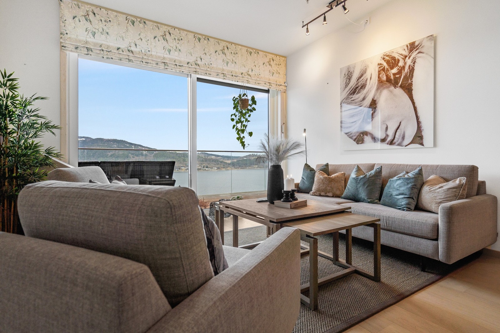 Her kan du nyte Mjøsutsikt fra sofaen. Galleribilde