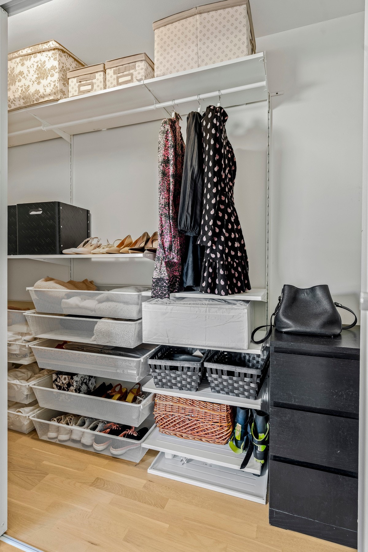 Walk-in-garderobe i soverom 2. Galleribilde