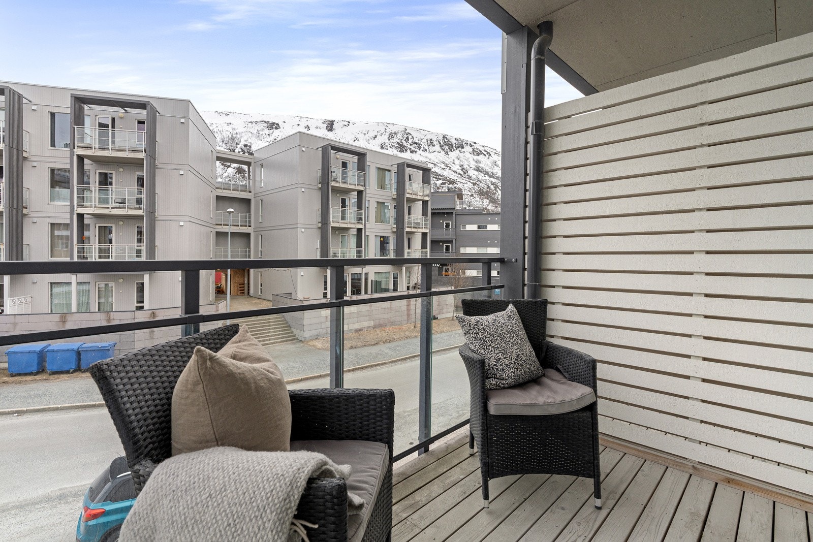 Fra soverommet har du utgang til en privat balkong med plass til diverse utemøblement.