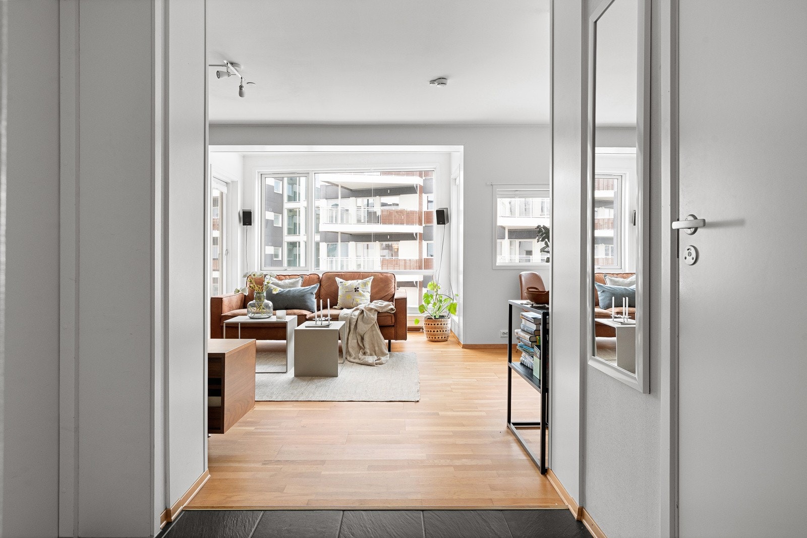 Leiligheten har gjennomgående god standard og elegante detaljer.