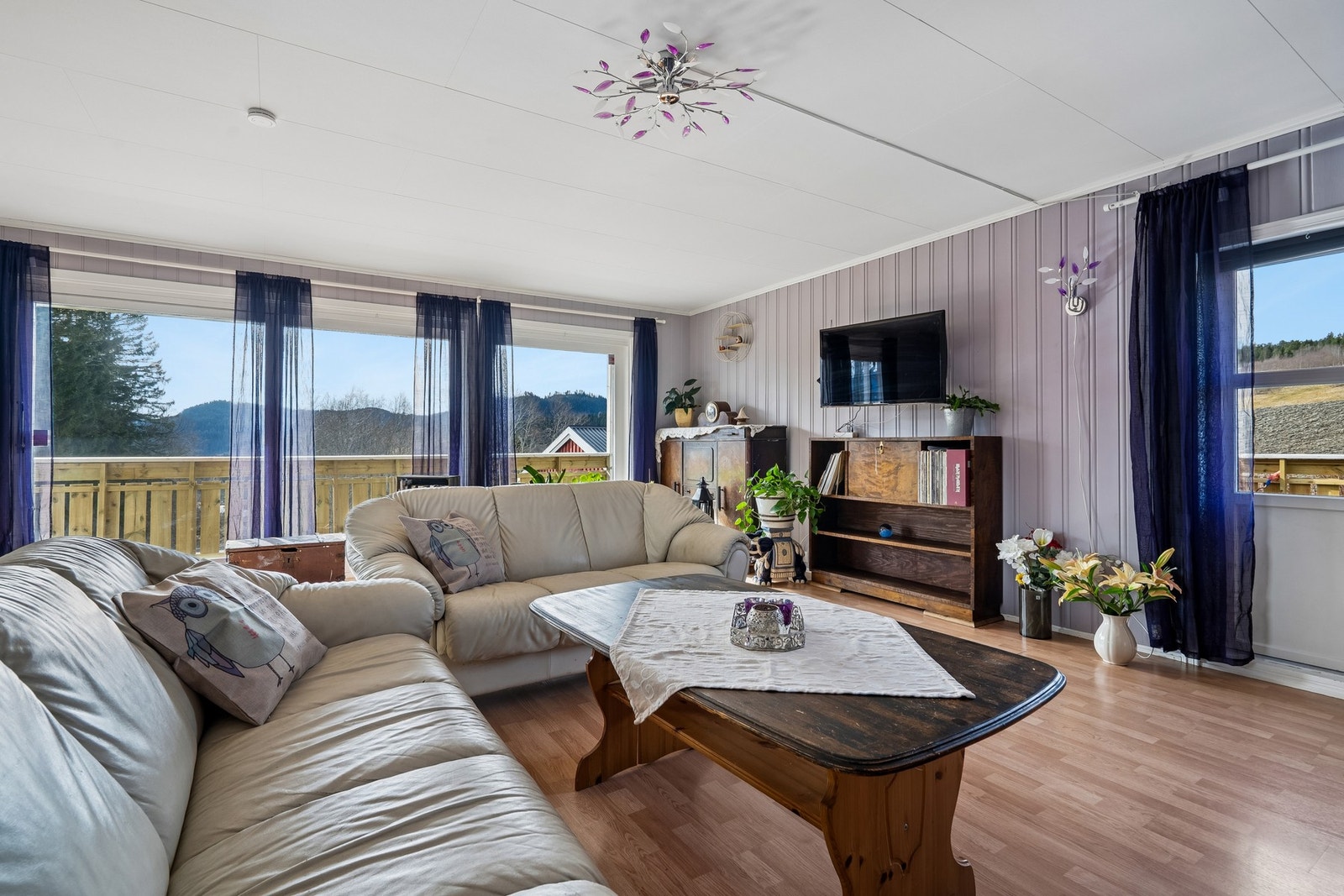 Stor stue som kan inndeles i flere soner. Galleribilde