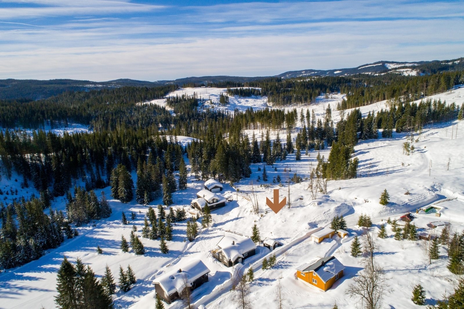 Velkommen til Brattlia! Stor og solrik hyttetomt på 661 kvm beliggende i et skieldorado Galleribilde
