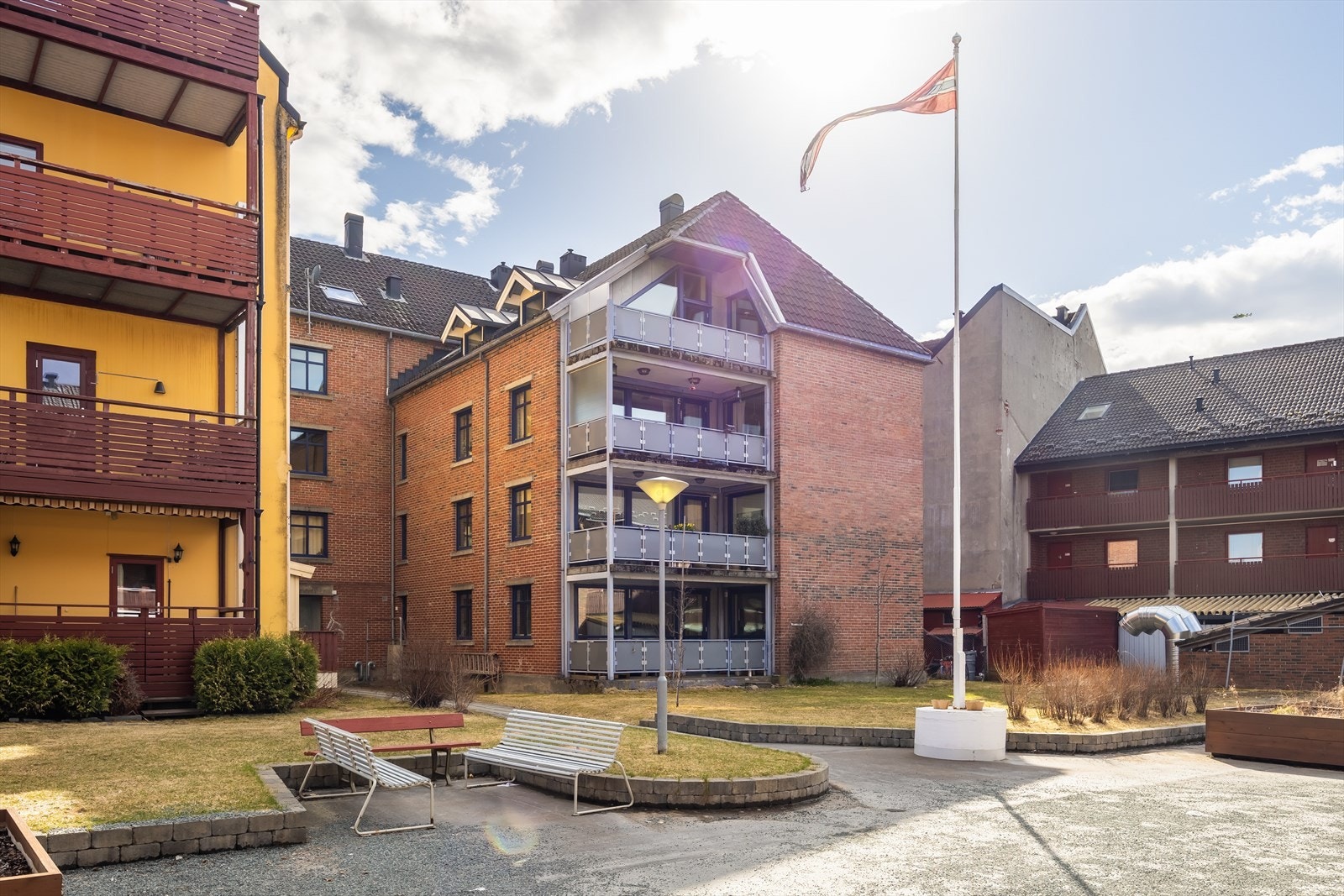 Bunnpris Ila ligger kun et steinkast unna boligen, denne har også søndagsåpent. Velkommen til visning! Galleribilde