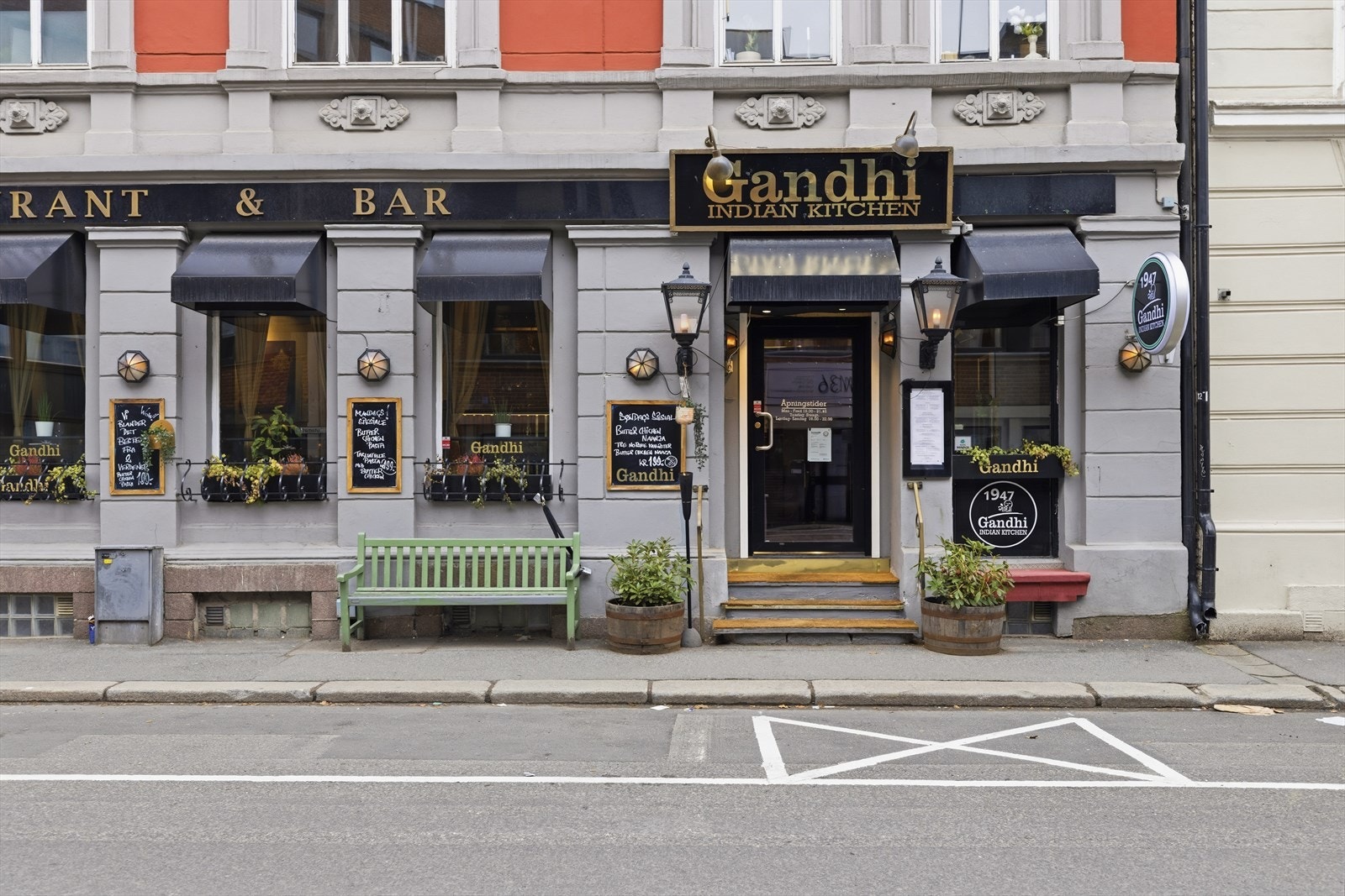 I umiddelbar nærhet har du tilgang til et rikt utvalg av butikker og restauranter. Galleribilde