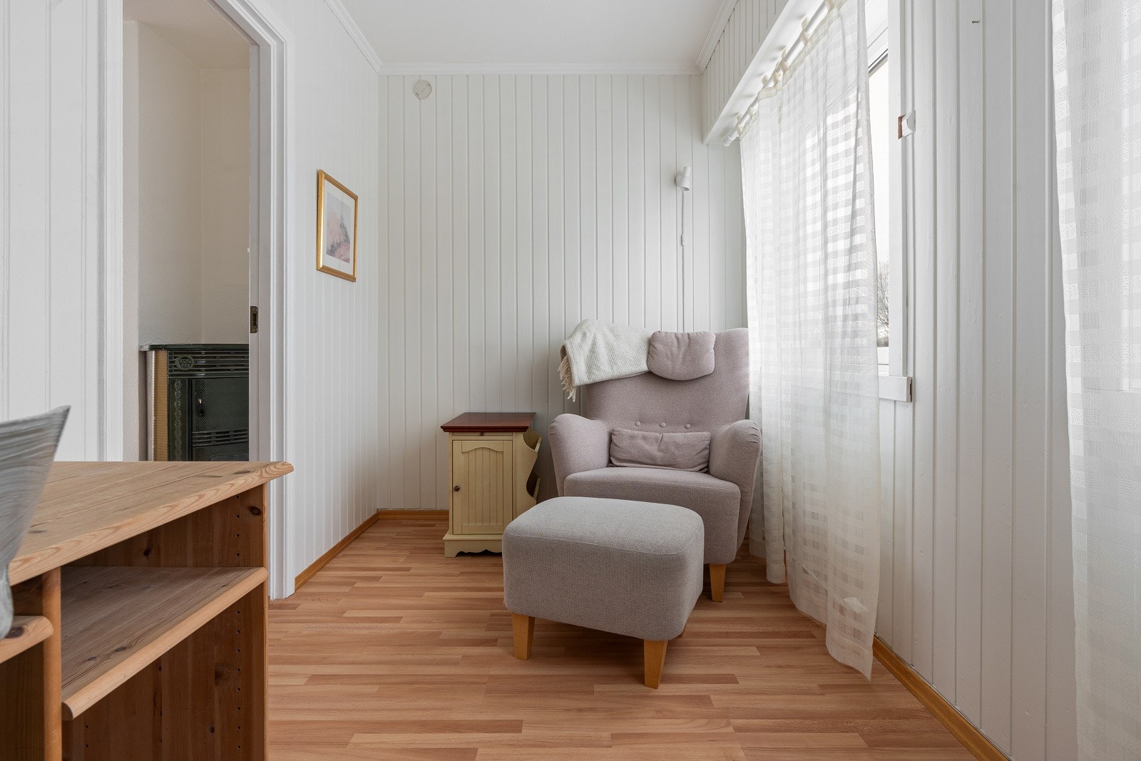 Leiligheten har 4 soverom. Soverommet i tilknytning til stuen er innredet som kontor/TV-stue.