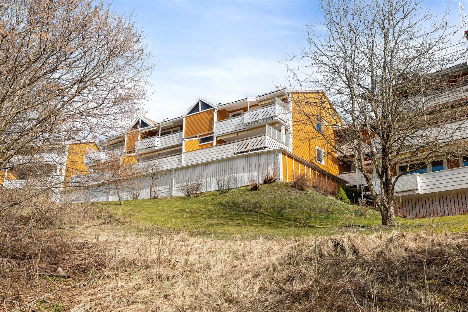 Kort vei fra hjemmet til turmulighetene både oppover og nedover elva. Galleribilde