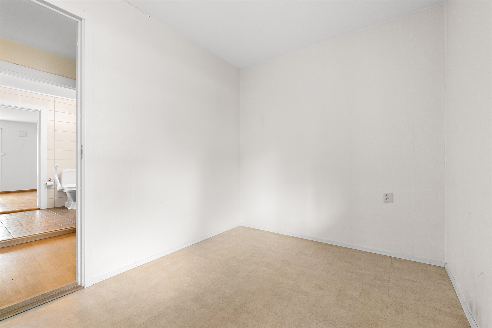 Også dette soverommet har kort avstand til badet. Galleribilde