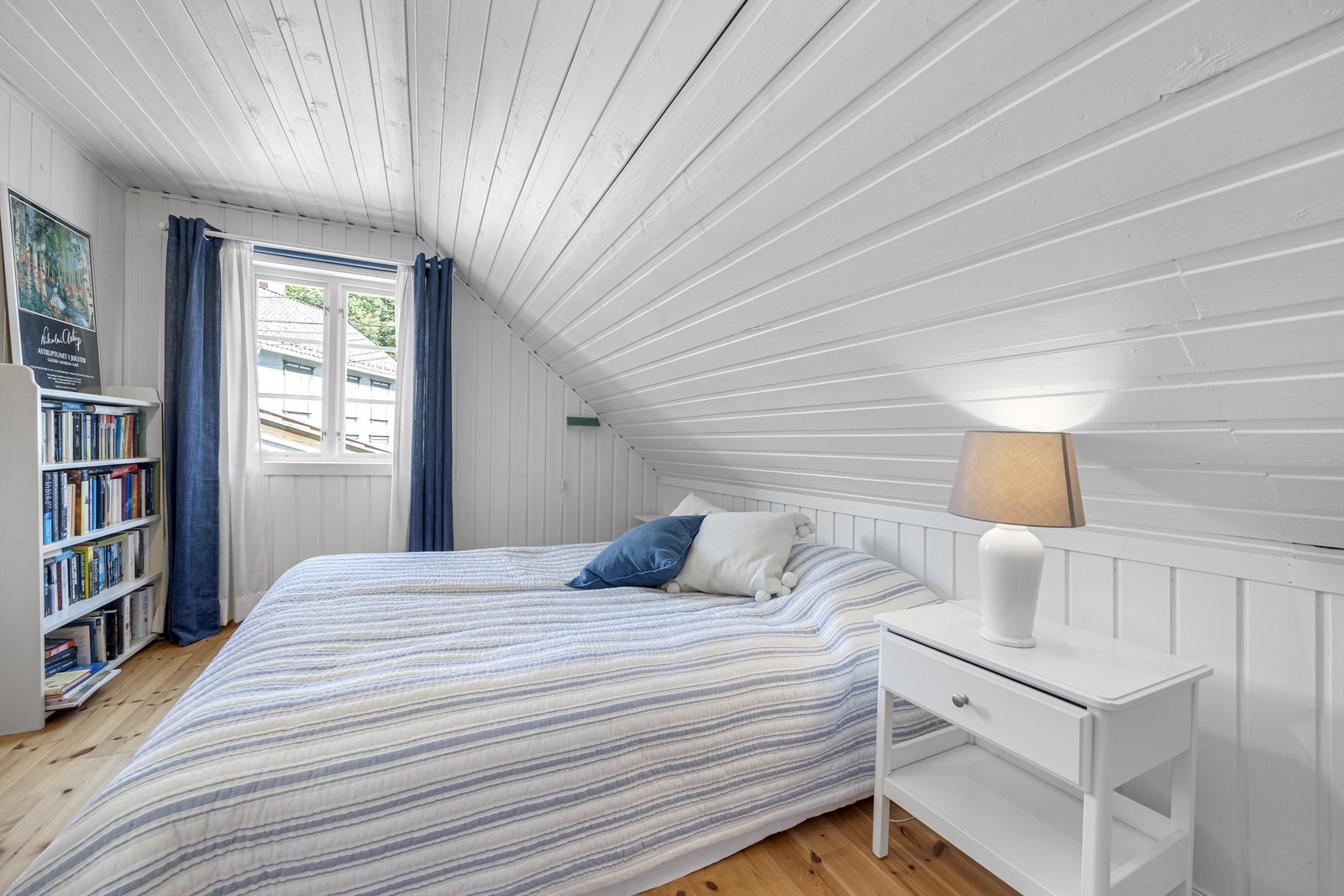 Loftsetasjen rommer tre soverom. Galleribilde