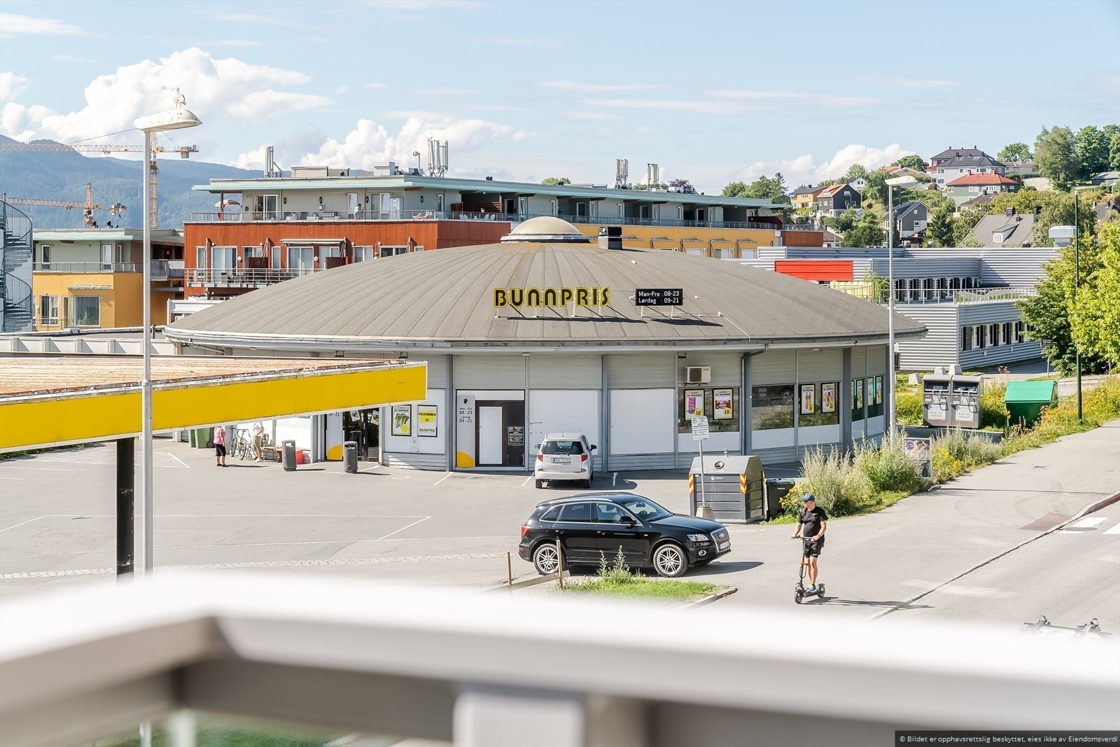 Umiddelbar nærhet til Bunnpris og ikke minst City Lade. Galleribilde