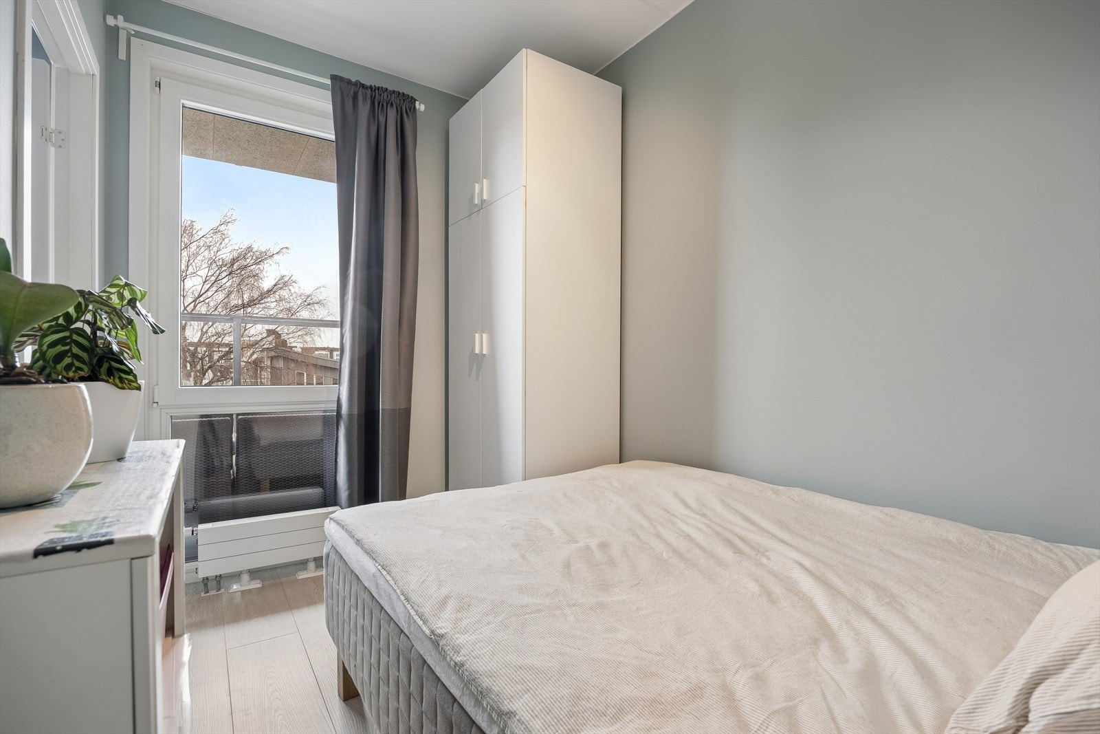 Det er fjernvarme via radiatorer som er inkludert i fellesutgiftene. Galleribilde