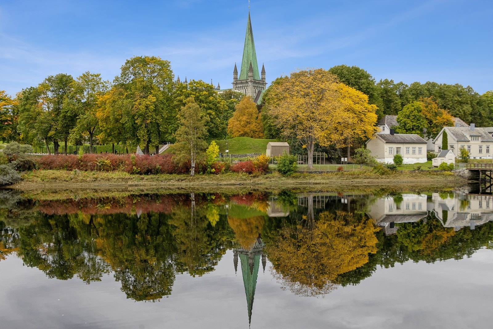 Fra leiligheten er det kort vei til Nidelva og Trondheim sentrums mange fasiliteter. Galleribilde