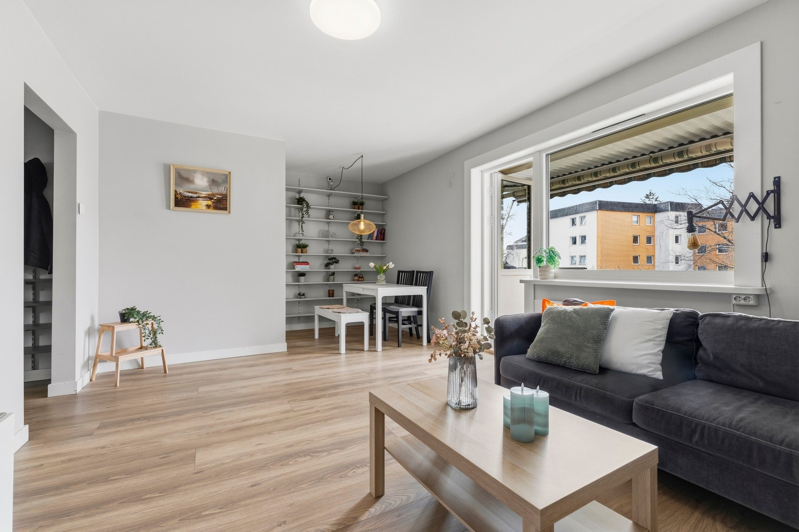 Her kan du enkelt skape ulike soner, som en hyggelig sofakrok og et spiseområde Galleribilde