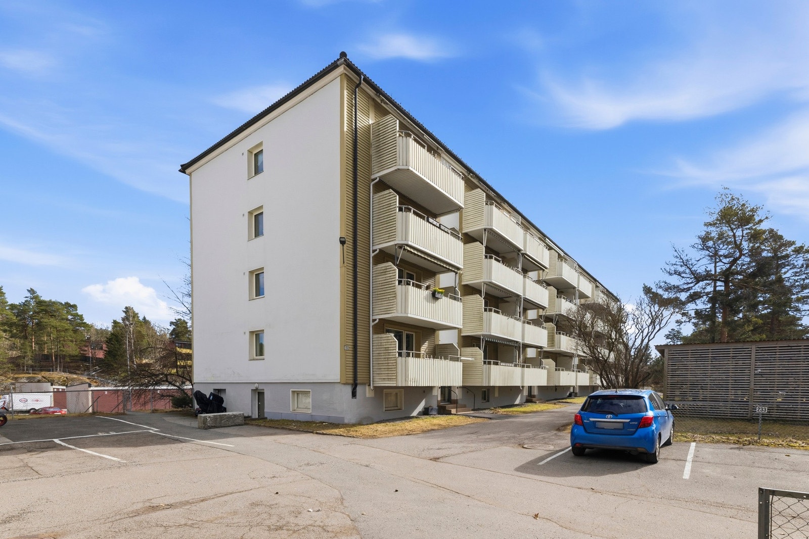 Leiligheten ligger i et populært og barnevennlig boligområde på Oppsal Galleribilde