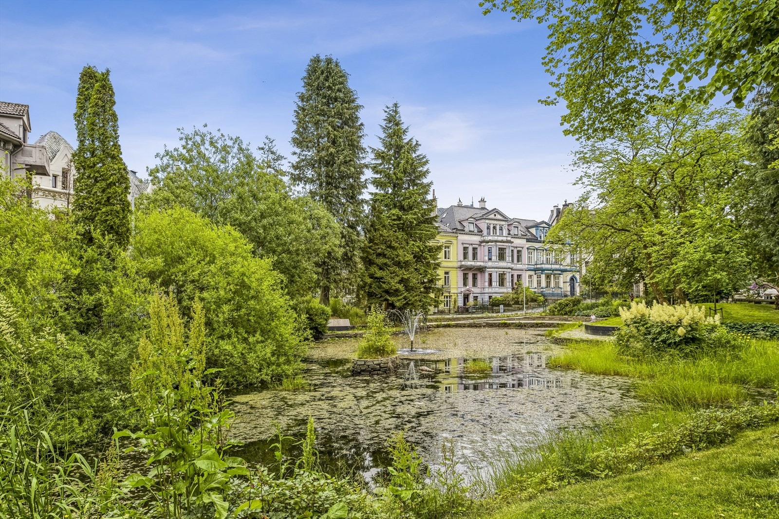 På fine dager kan man ta seg en tur i Nygårdsparken som bare er et par minutter unna i gangavstand. Galleribilde