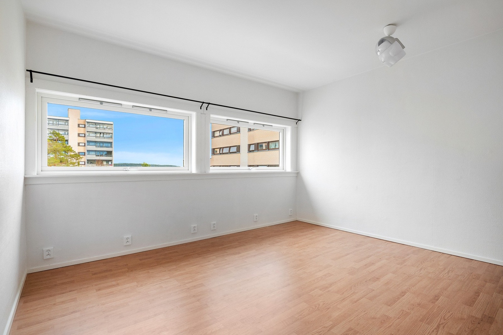 Boligen byr på to gode soverom med fine størrelser og gode innredningsmuligheter for seng, nattbord og garderobe. Galleribilde