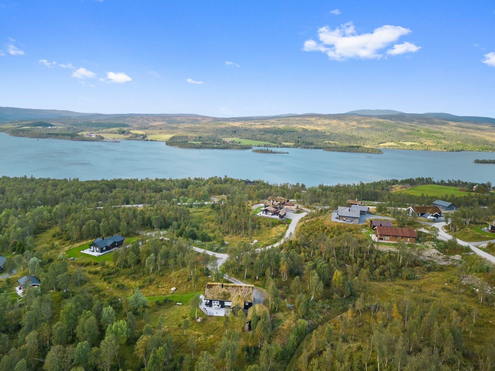 På Os finnes Hummelfjell alpintanlegg for hele familien. Nybygd rulleskianlegg med skiskytterstadion. Galleribilde