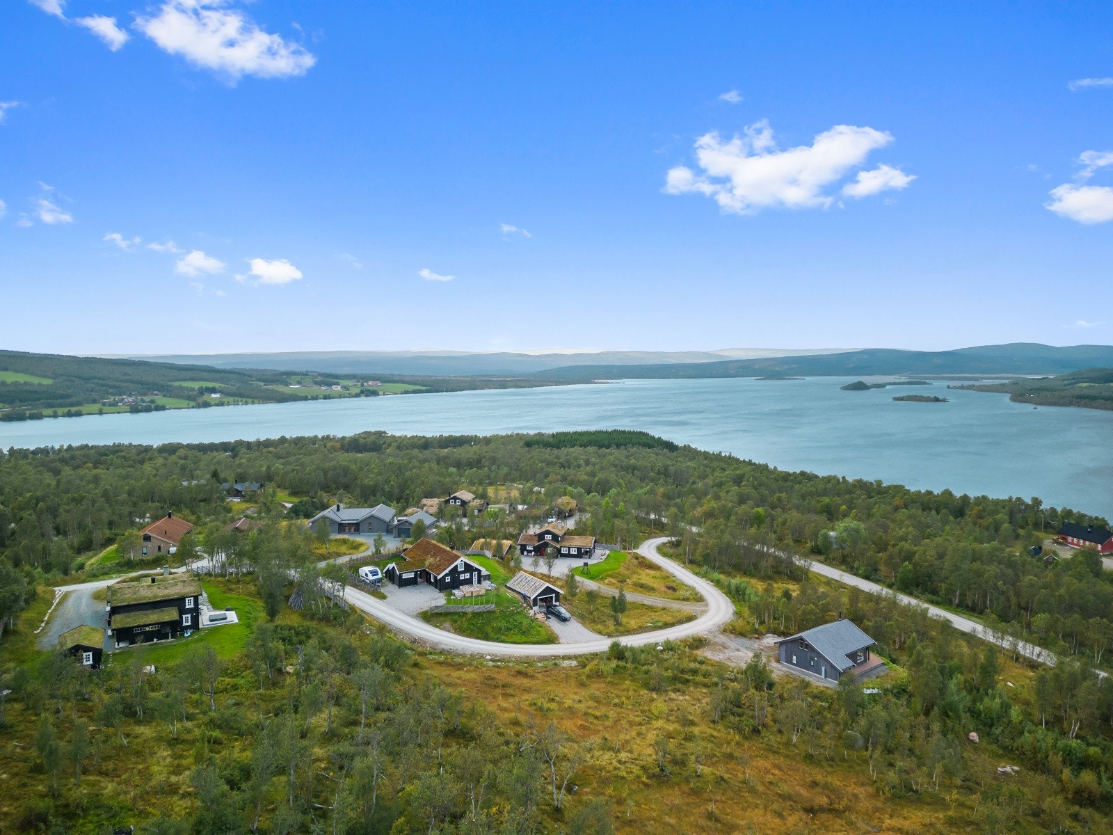 Hyttefeltet byr på flotte hyttetomter med eksepsjonelle solforhold. Galleribilde