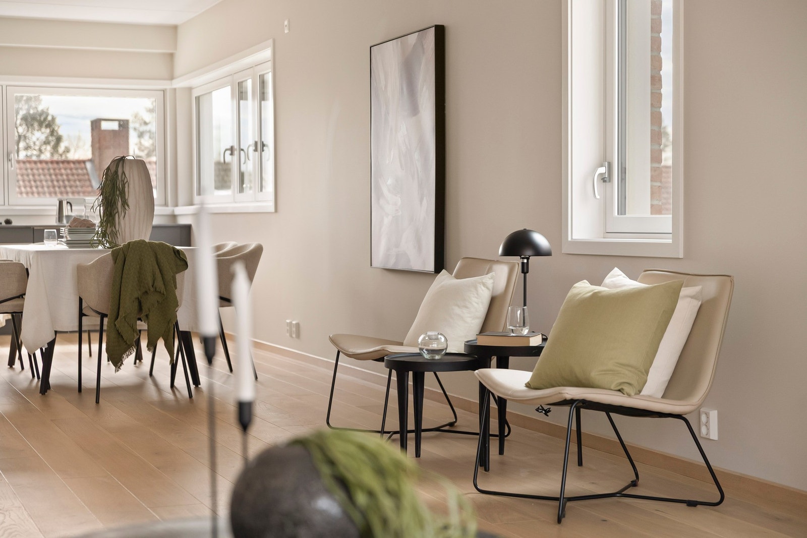 Endeleiligheten har lys inn fra vinduer på 3 sider. Galleribilde